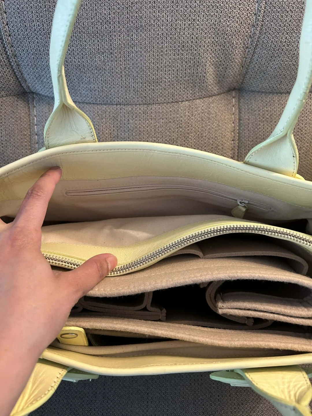 Pale Yellow Leather Tote Bag with Organizer - photo 3