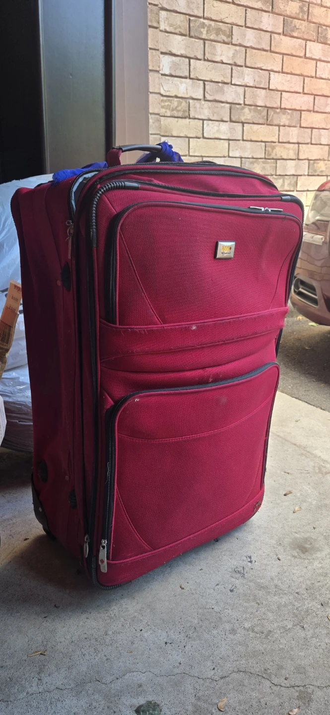 Red Softside Spinner Luggage - photo 2
