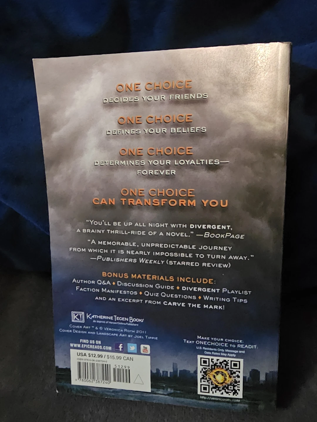 Divergent by Veronica Roth Paperback Book - photo 2