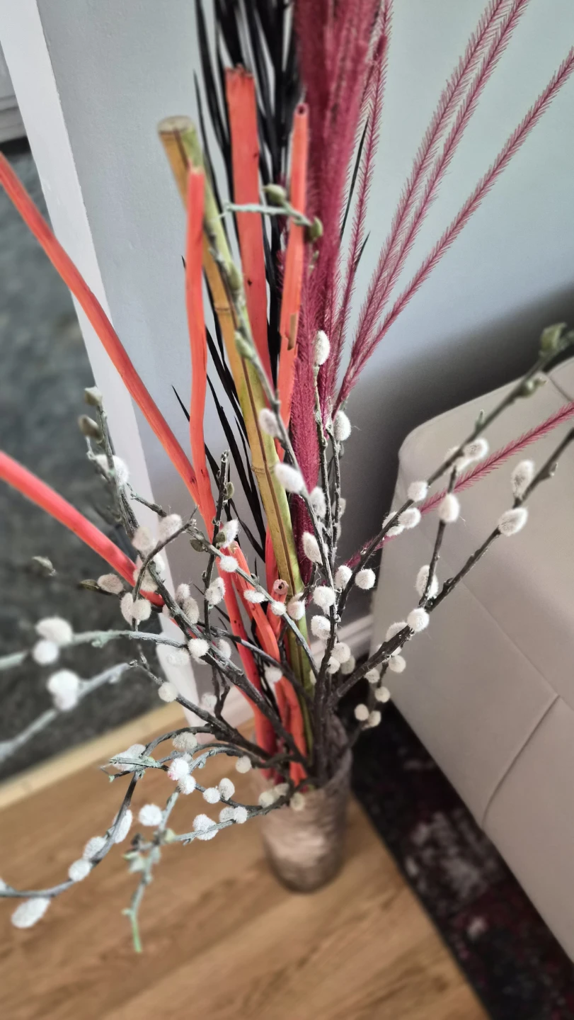2 Floral Arrangements in Vases - photo 4