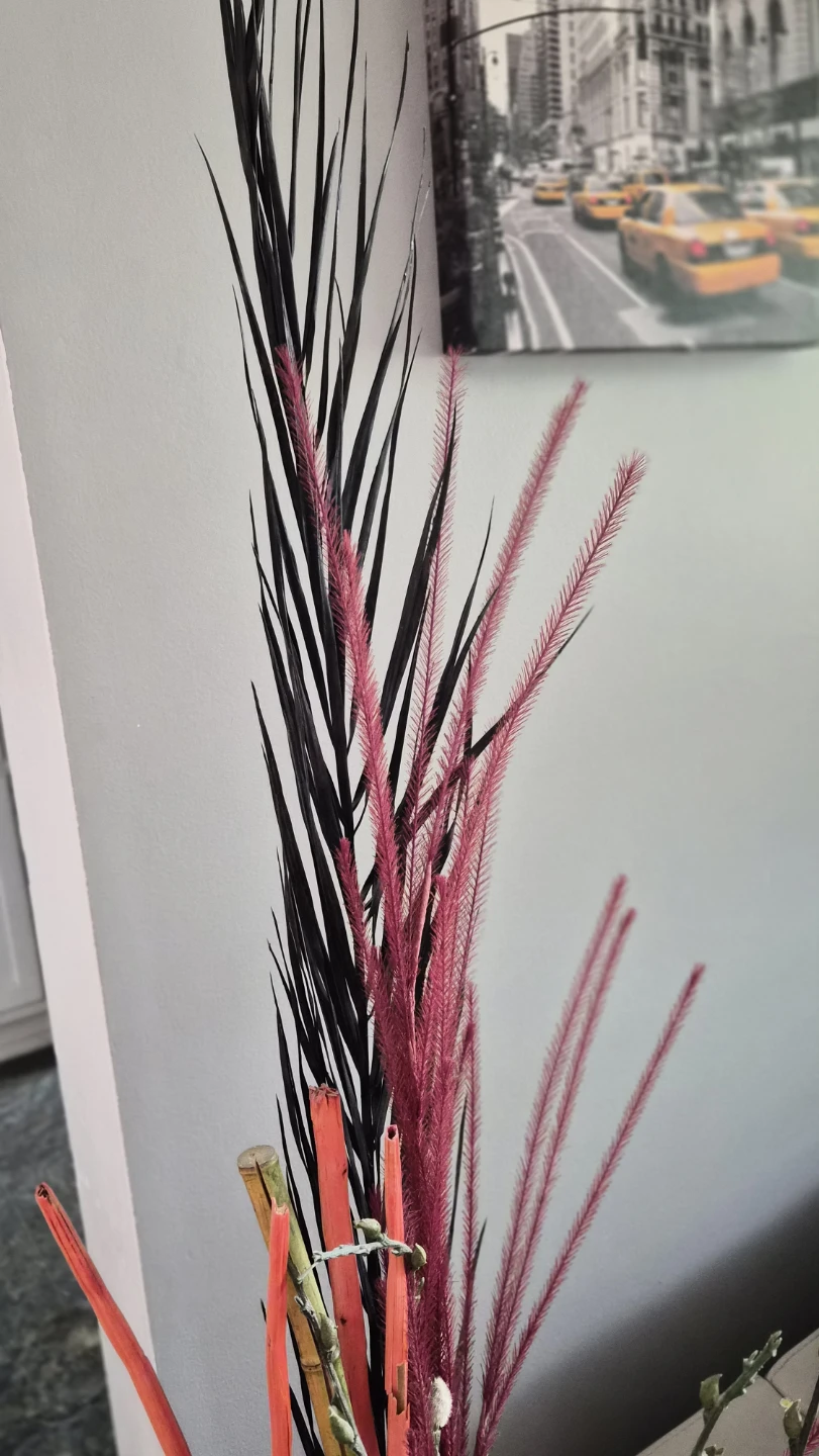 2 Floral Arrangements in Vases - photo 5