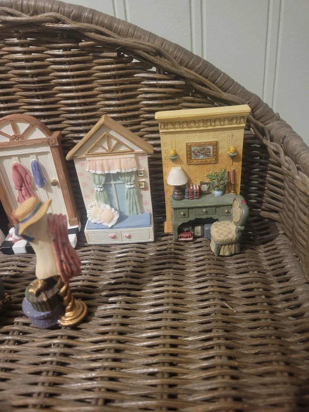 Miniature Avon Victorian Memories Doll House Furniture.minatures - photo 5