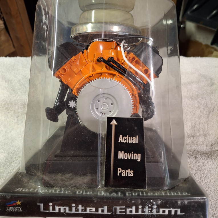 Dodge 426 HEMI V-8 Engine Model - photo 3