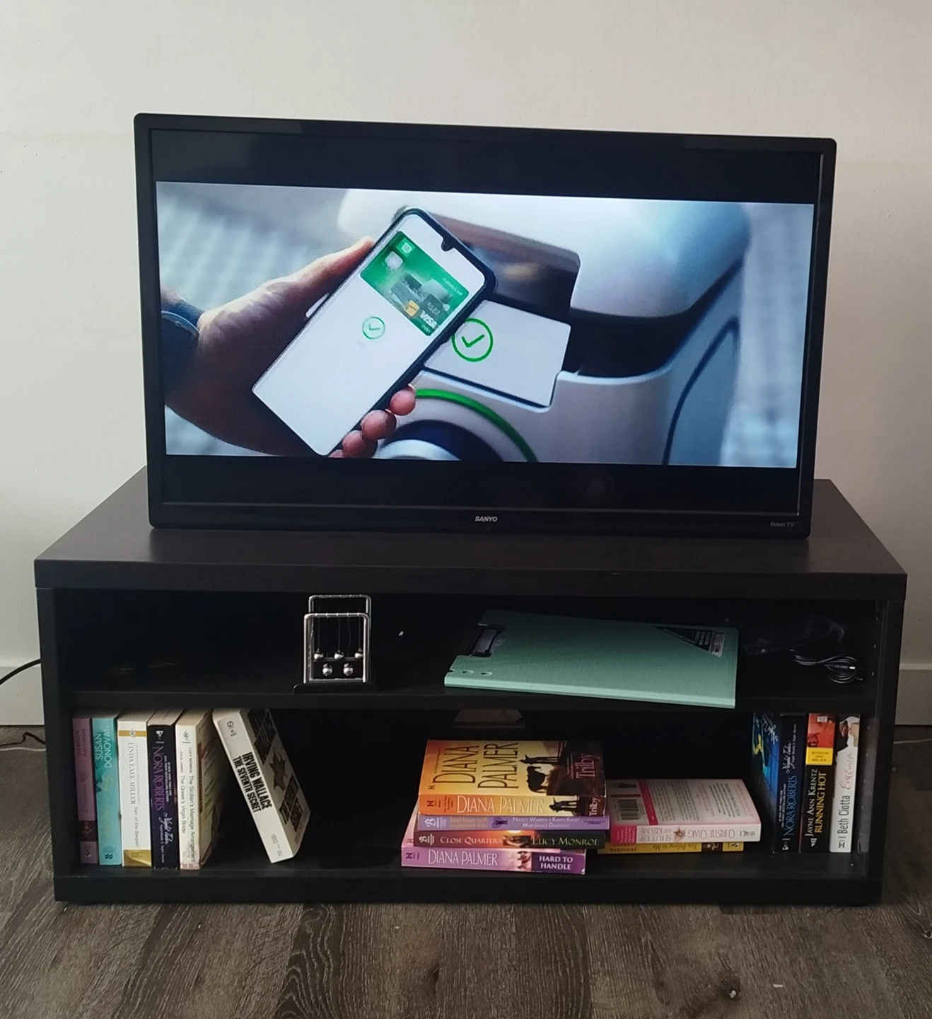 Sanyo TV and TV stand