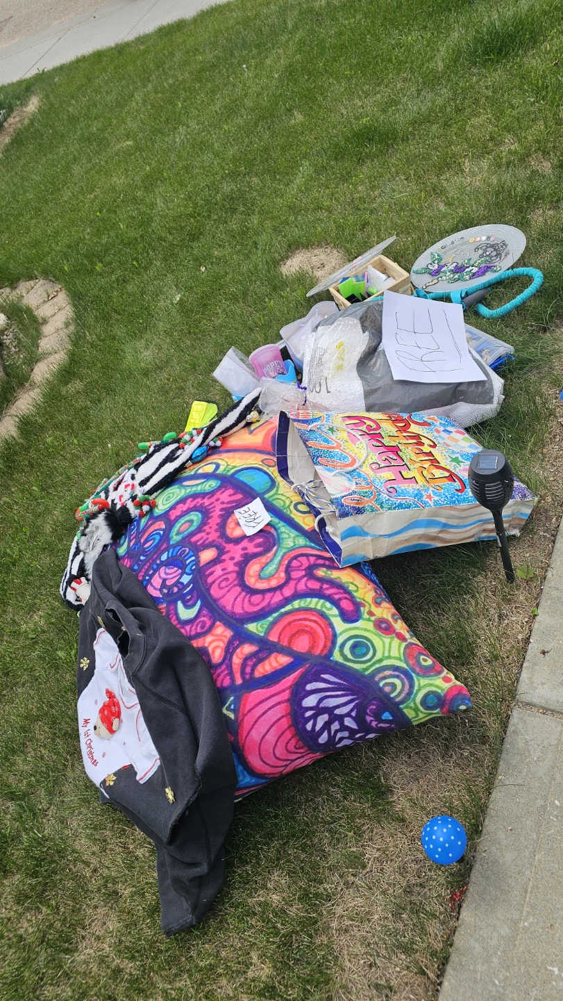 YARD SALE ASSORTED STUFF - photo 2