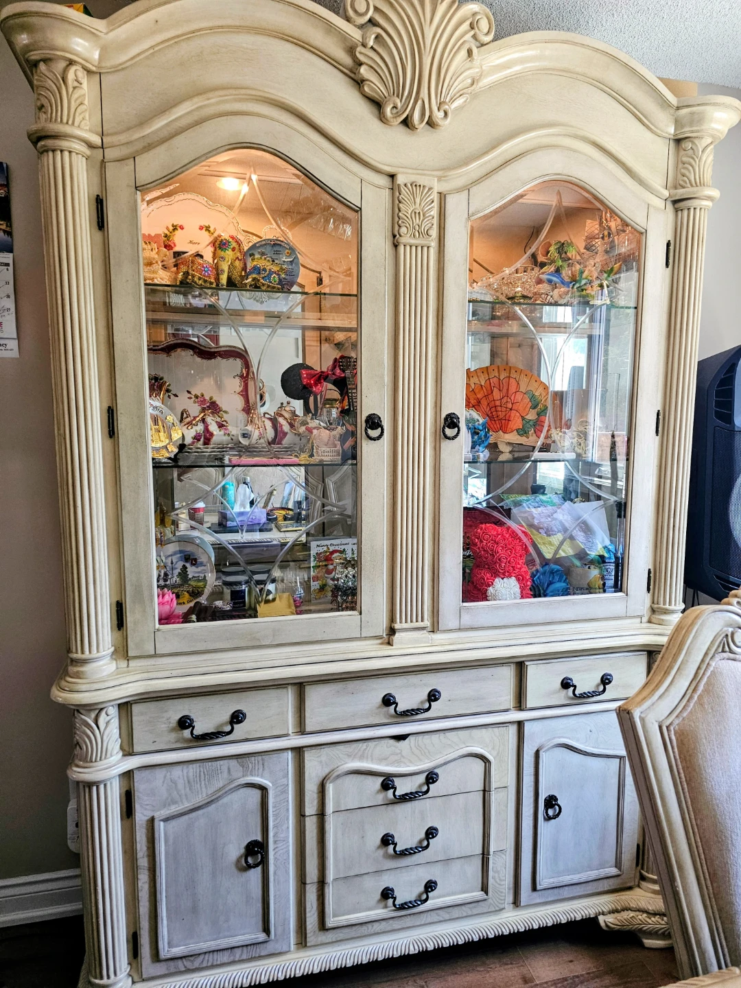 Cream coloured hutch with glass doors