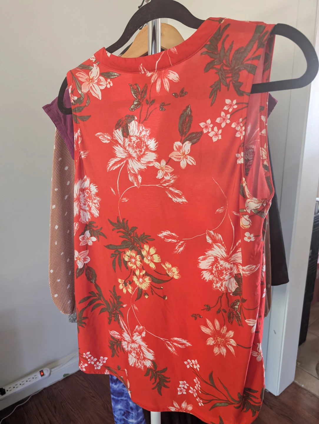 Lily Morgan Red Floral Sleeveless Blouse - photo 3