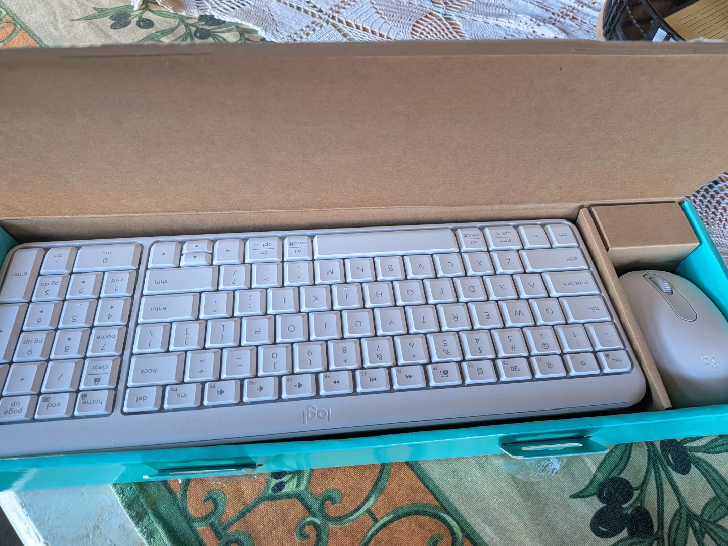 Brand new Logi wireless keyboard and mouse - photo 2