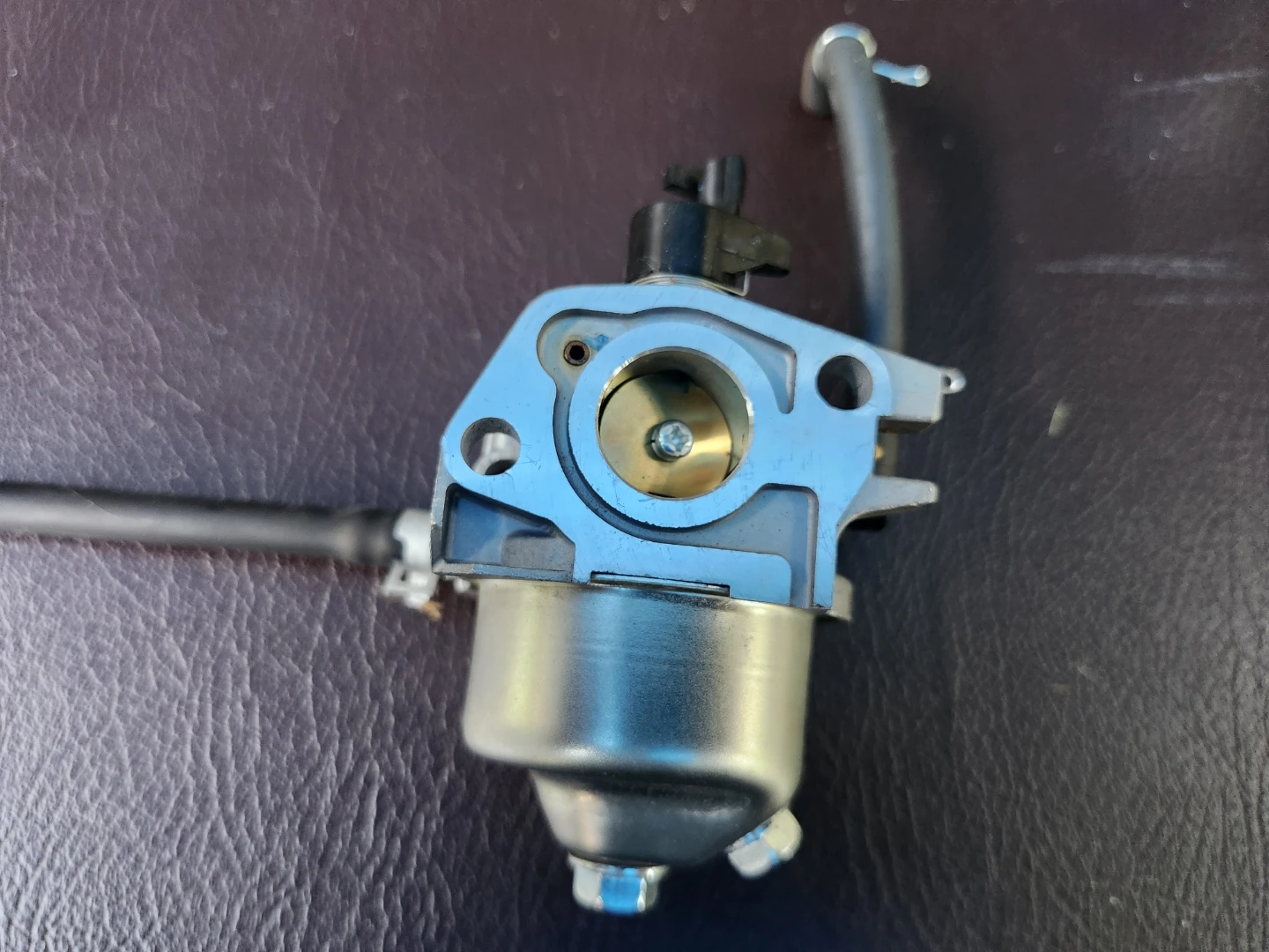 Carburetor for lawnmower with fuel lines