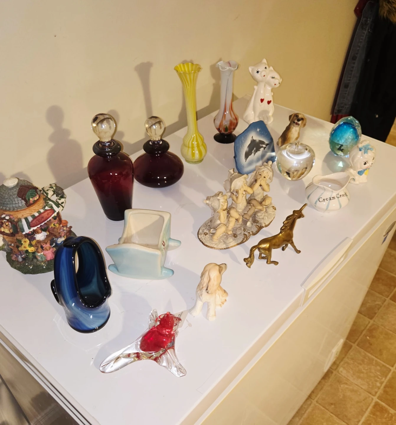 Assorted Vintage decorative figurines and vases - photo 2