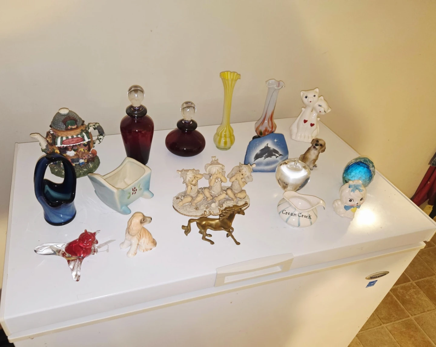 Assorted Vintage decorative figurines and vases - photo 3