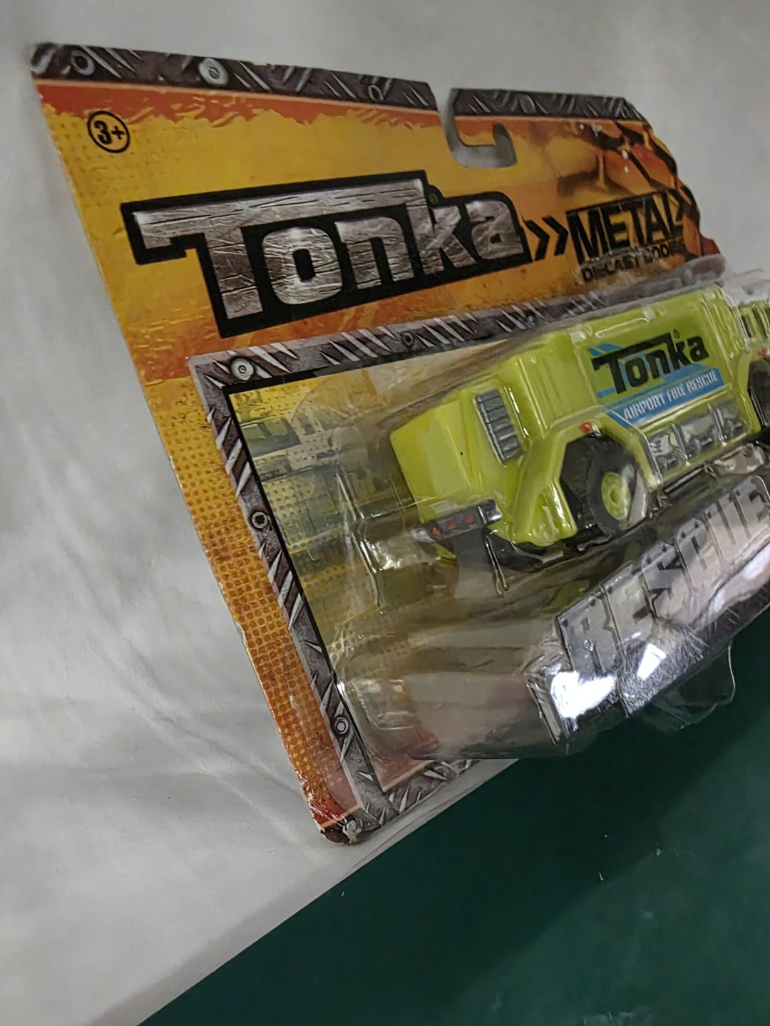 Tonka Metal Diecast Bodies Airport Fire Rescue Rig Toy - photo 2