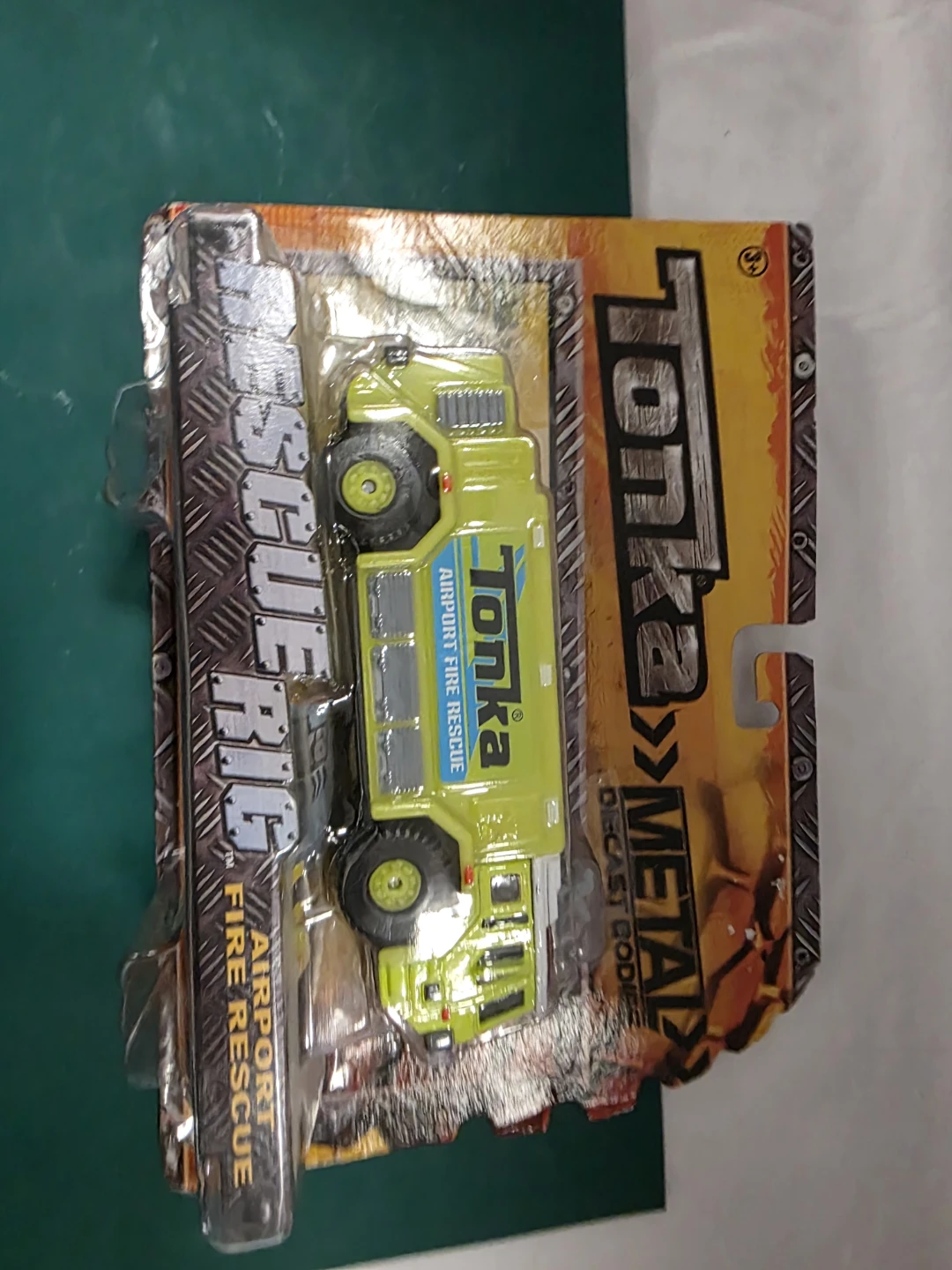 Tonka Metal Diecast Bodies Airport Fire Rescue Rig Toy - photo 5
