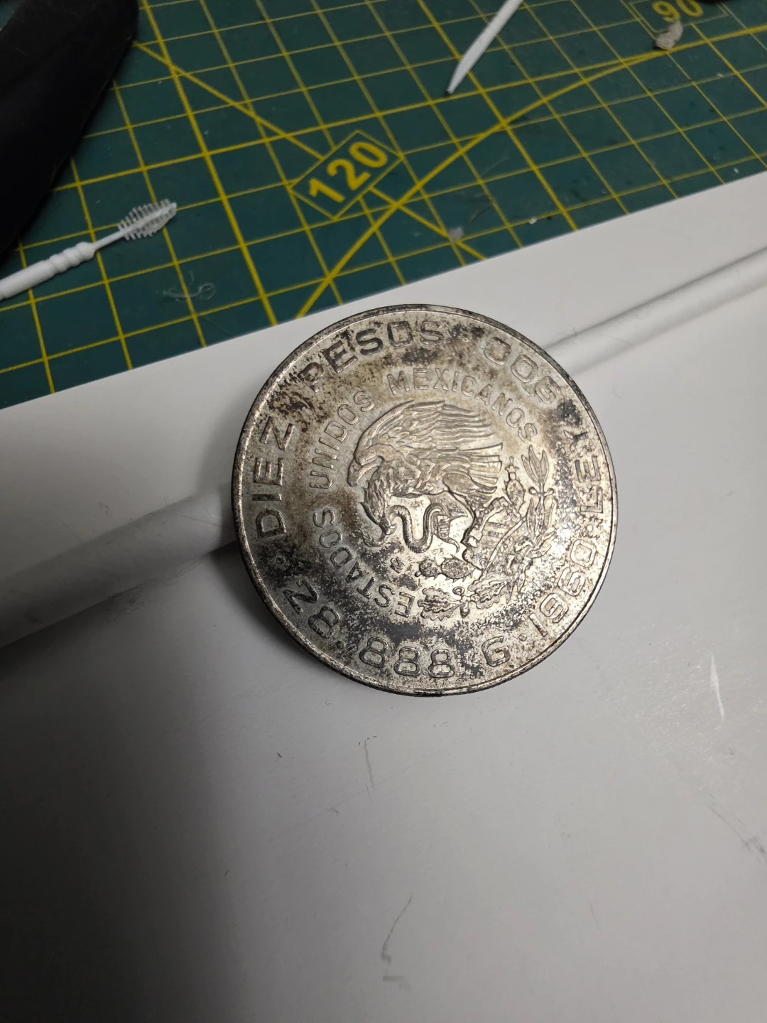 1960 silver 10 peso coin. - photo 2