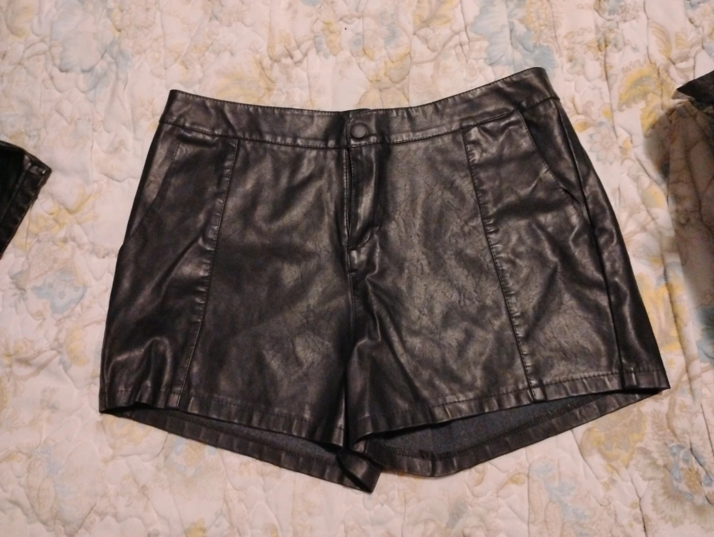 Fashion Nova Faux Leather Shorts XL