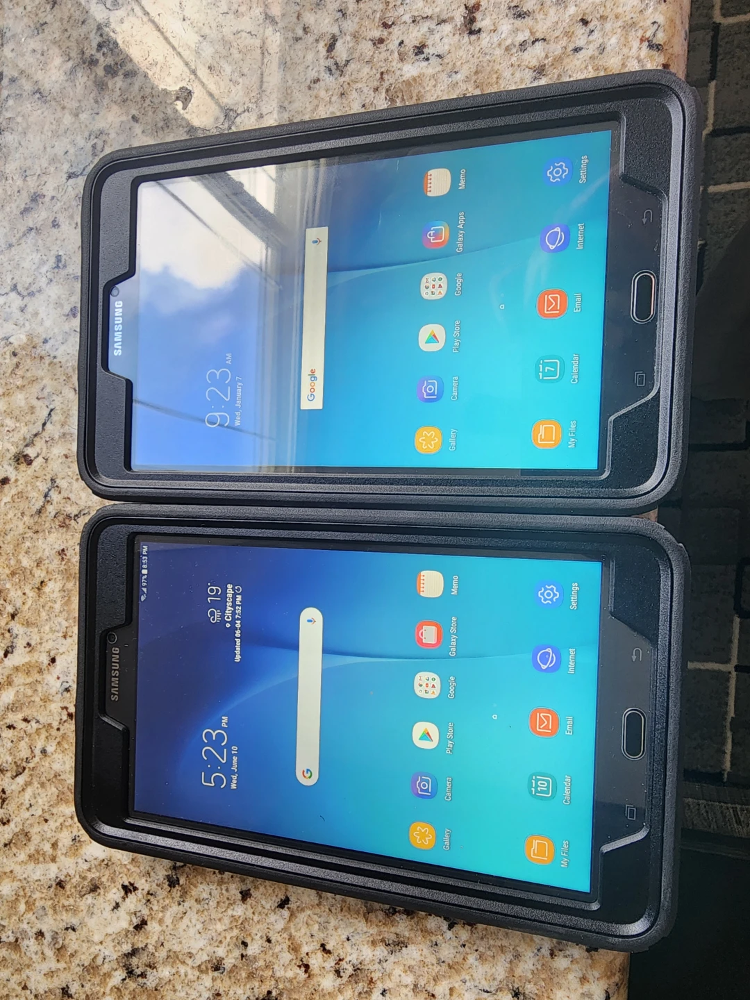 Samsung Galaxy Tab e cellular like new in case