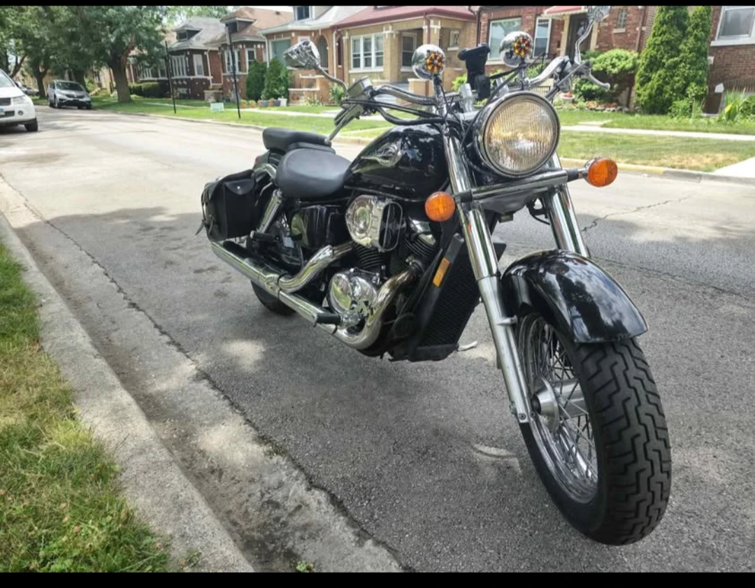 Black Honda Shadow 750 - photo 3