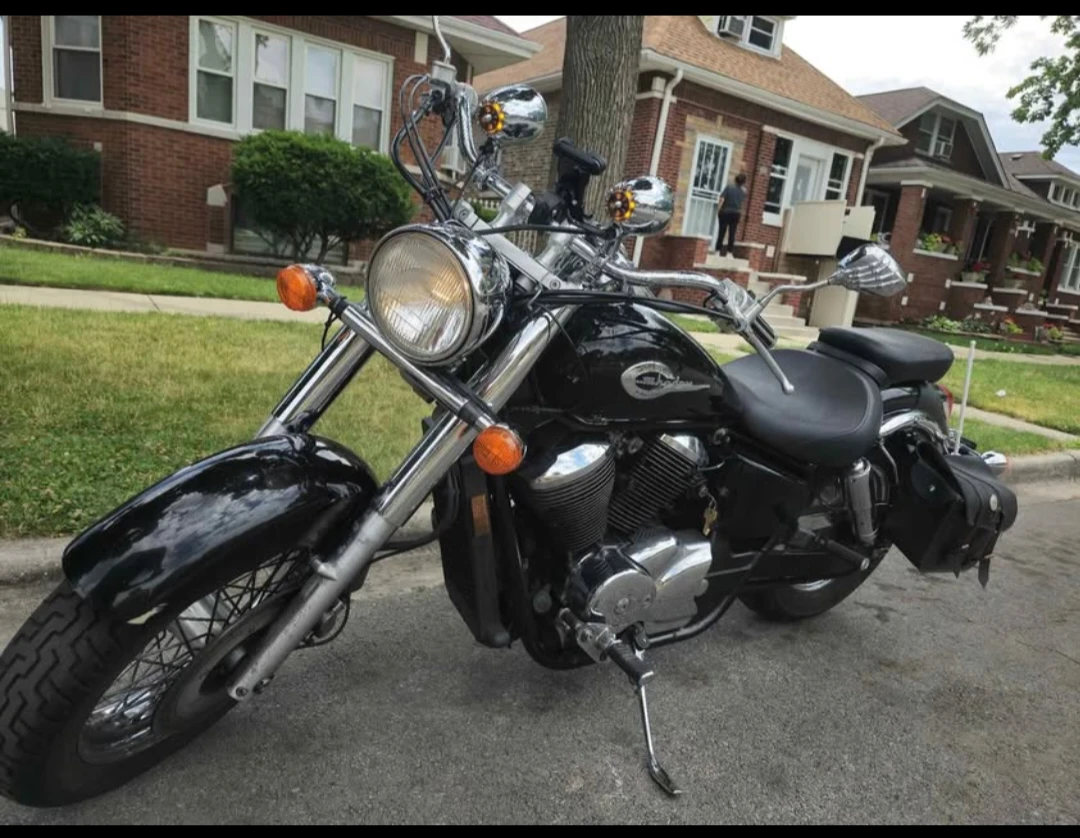 Black Honda Shadow 750 - photo 4