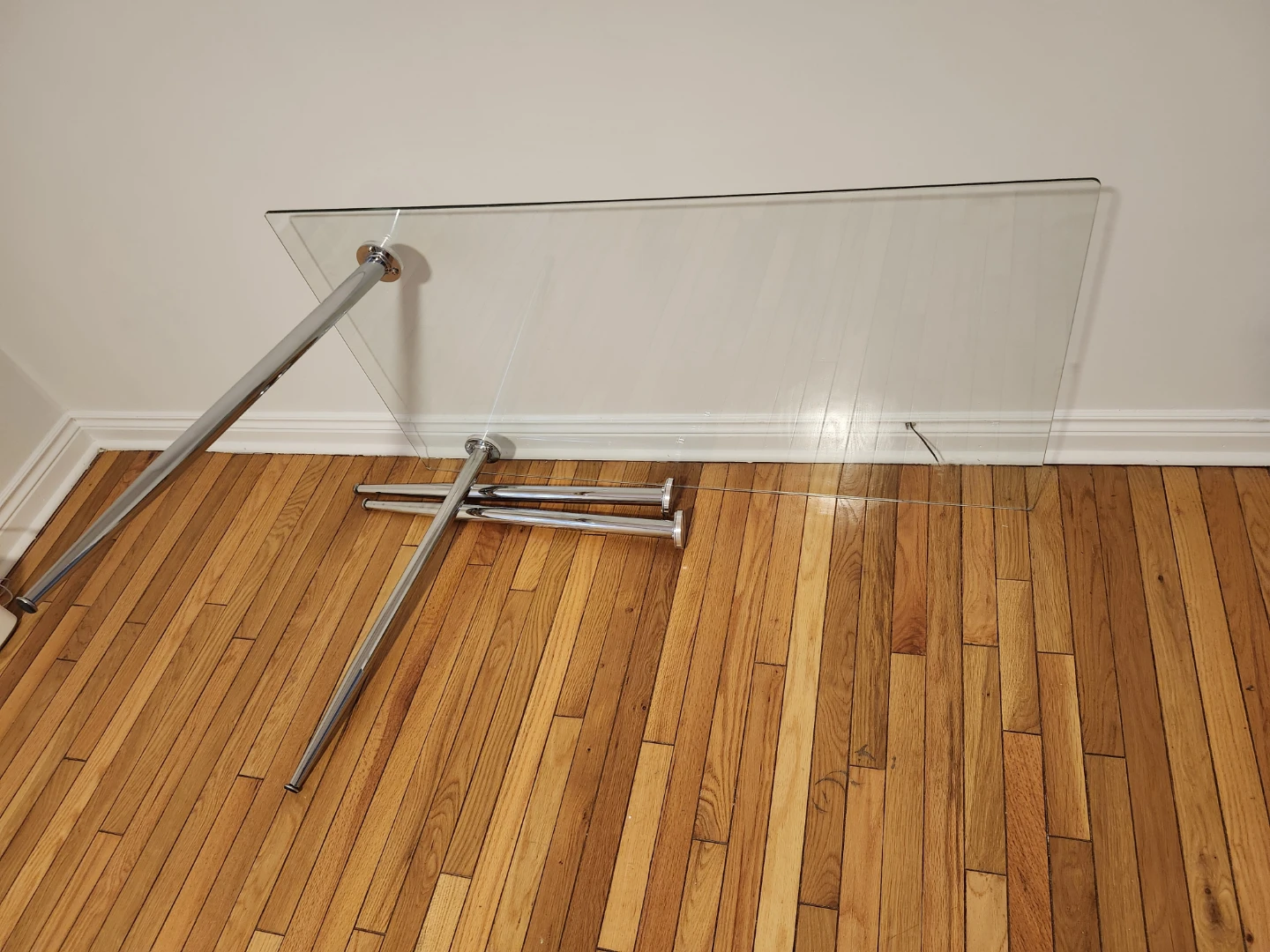 Free glass table. (Broken) - photo 2