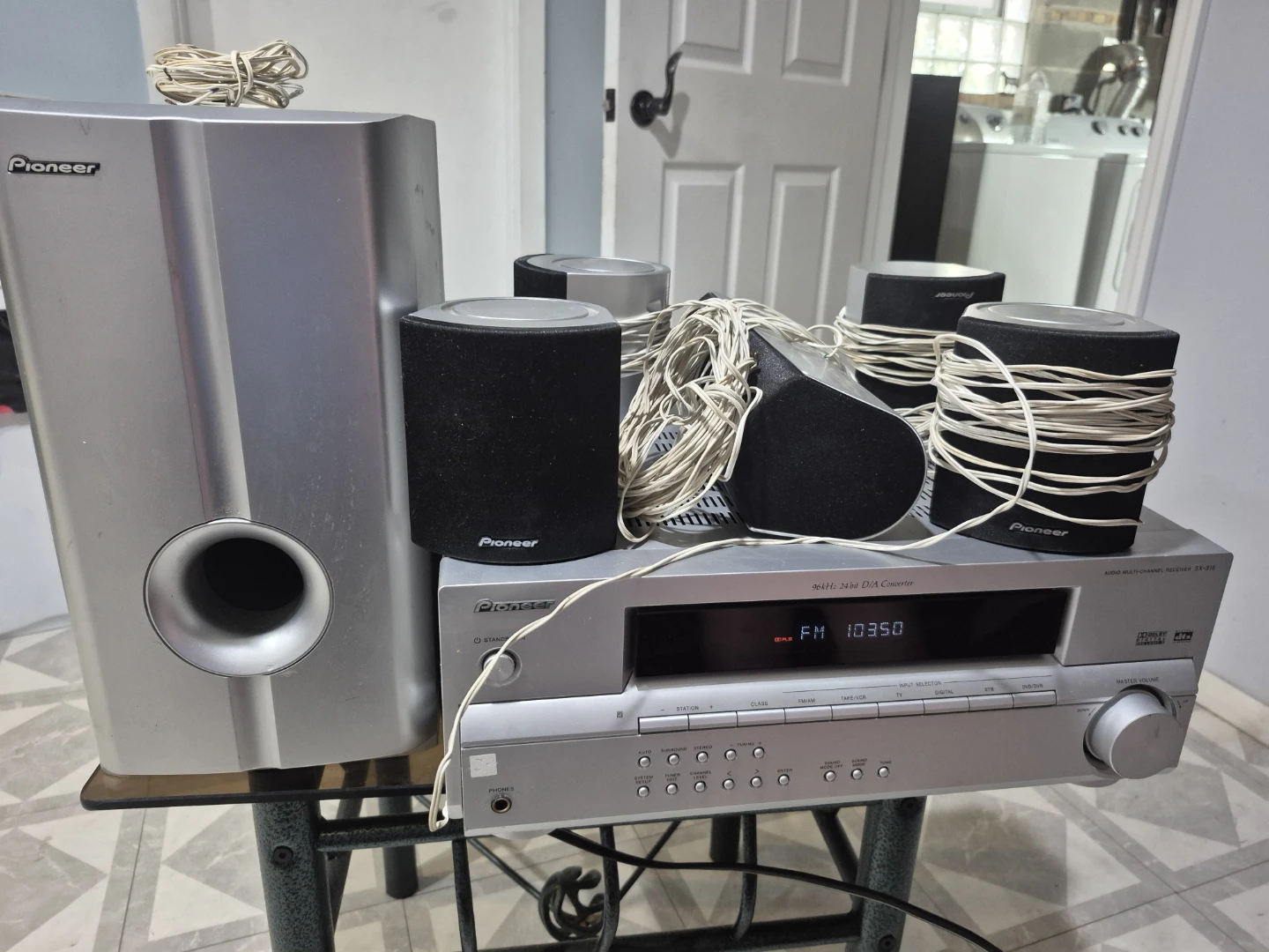 Pioneer Audio Multi-Channel Receiver SX-315 with Speakers
