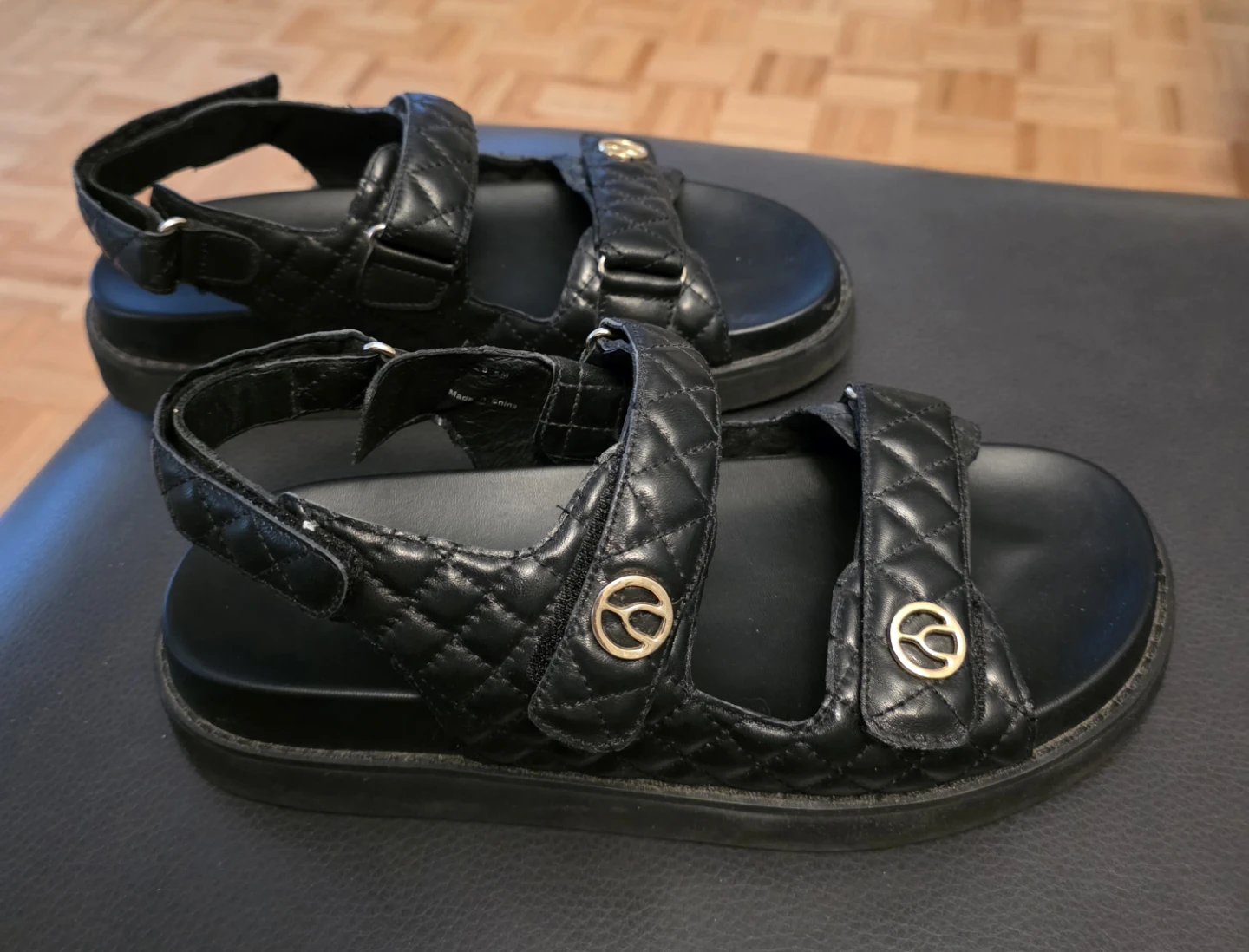 Wishbone Black Quilted Sandals