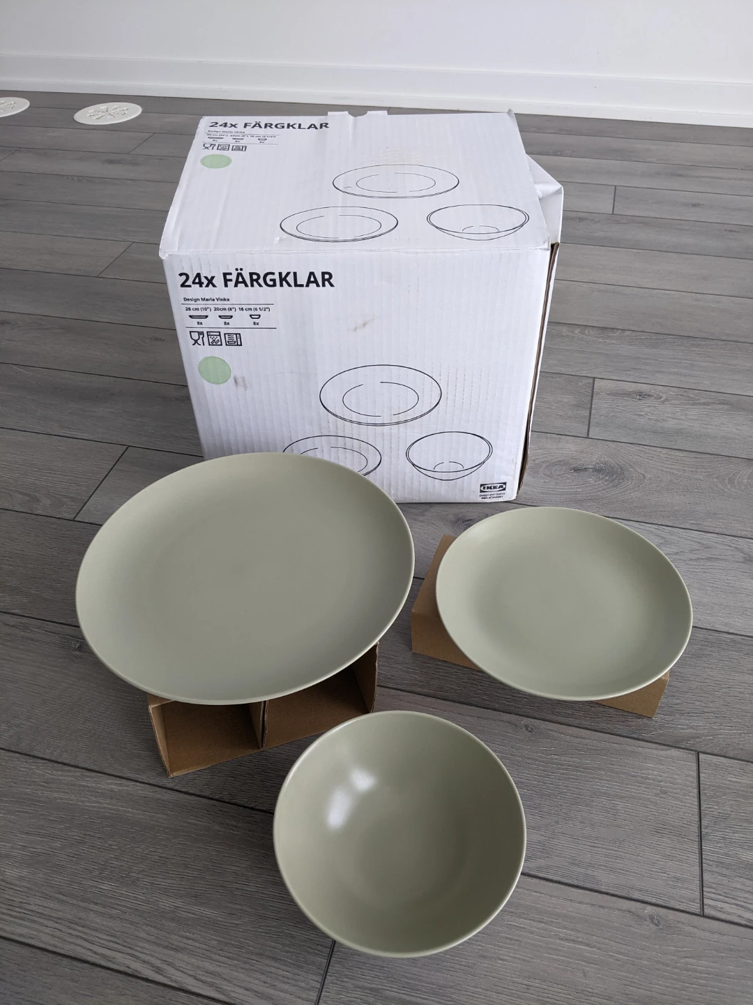Brand New IKEA FÄRGLAR 22-piece Dinnerware Set