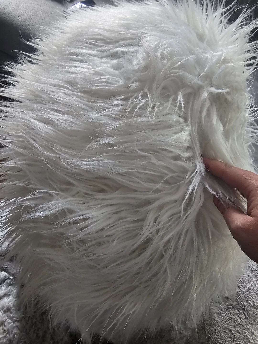 White Faux Fur Round Throw Pillow/Ottoman - photo 3