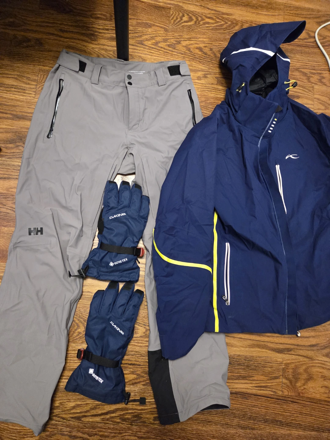 Kjus Ski Jacket and HH Gore-Tex Ski Pants with Dakine Gloves - photo 2