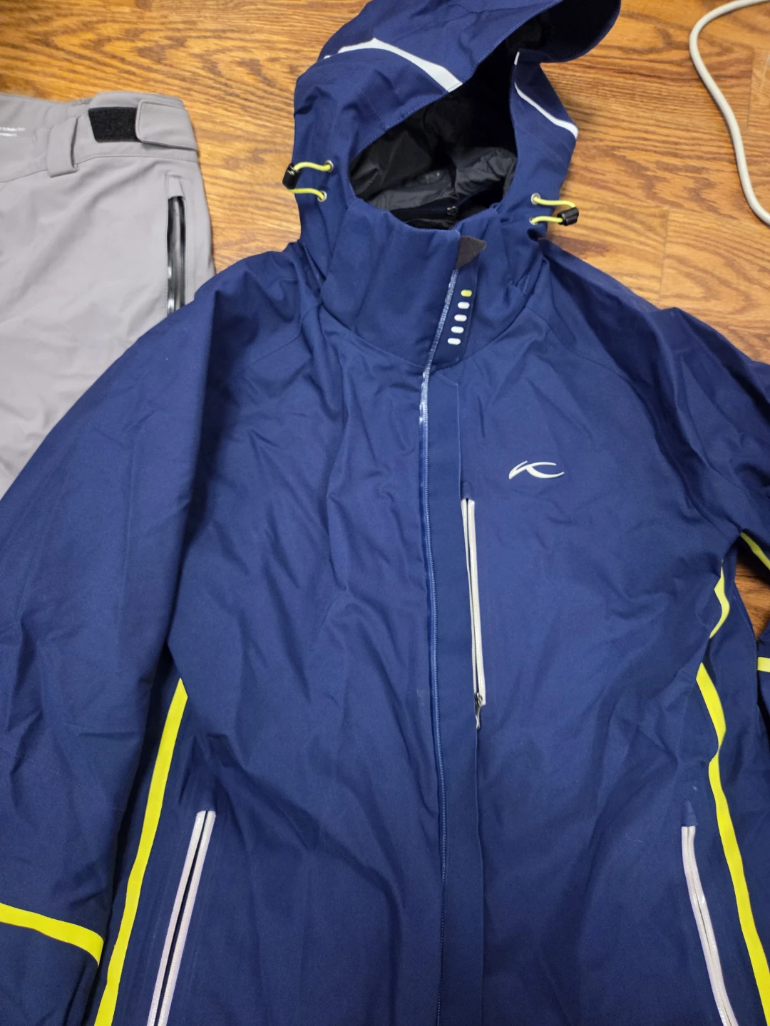 Kjus Ski Jacket and HH Gore-Tex Ski Pants with Dakine Gloves - photo 4