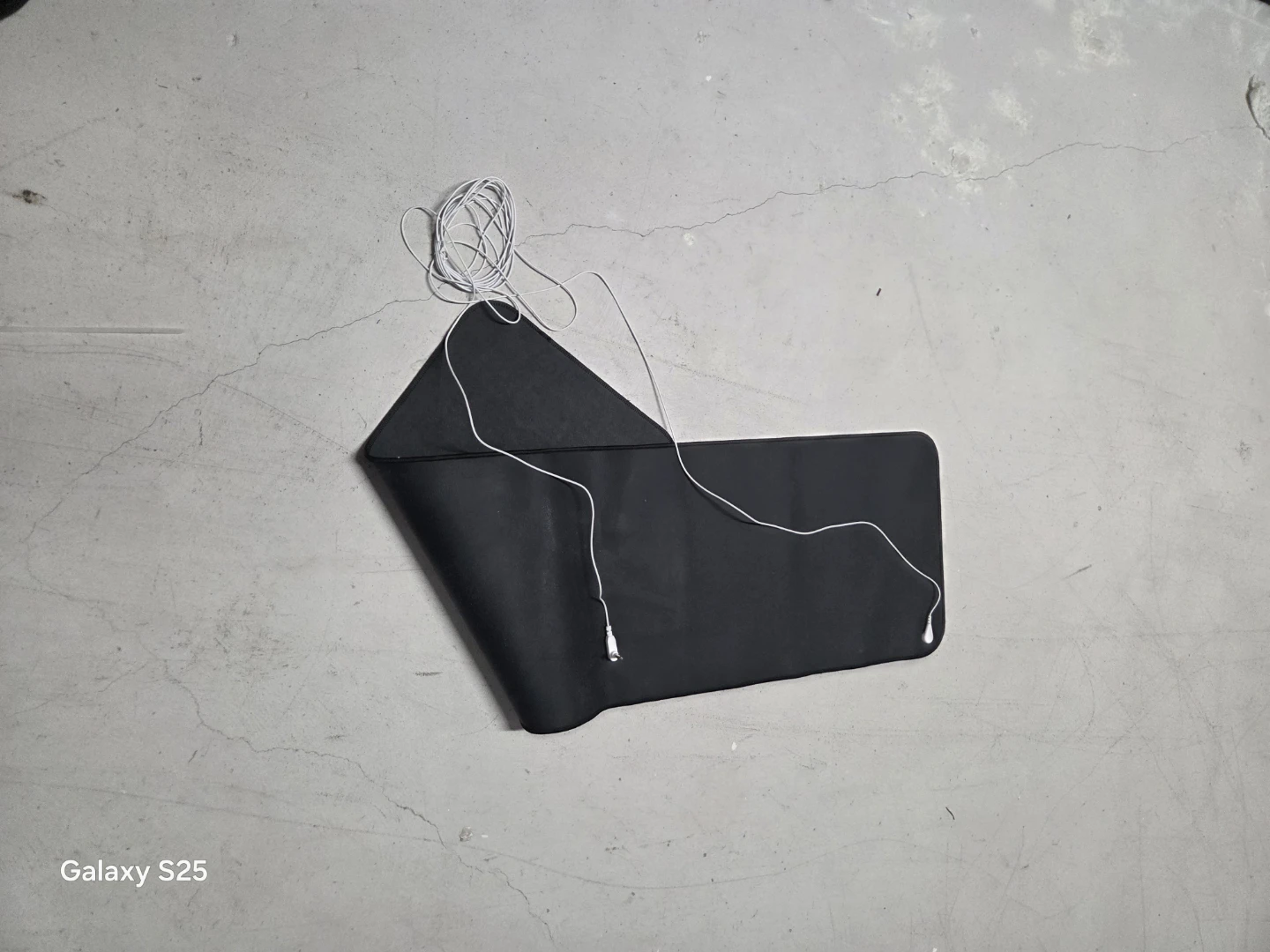 Black mouse pad with cable