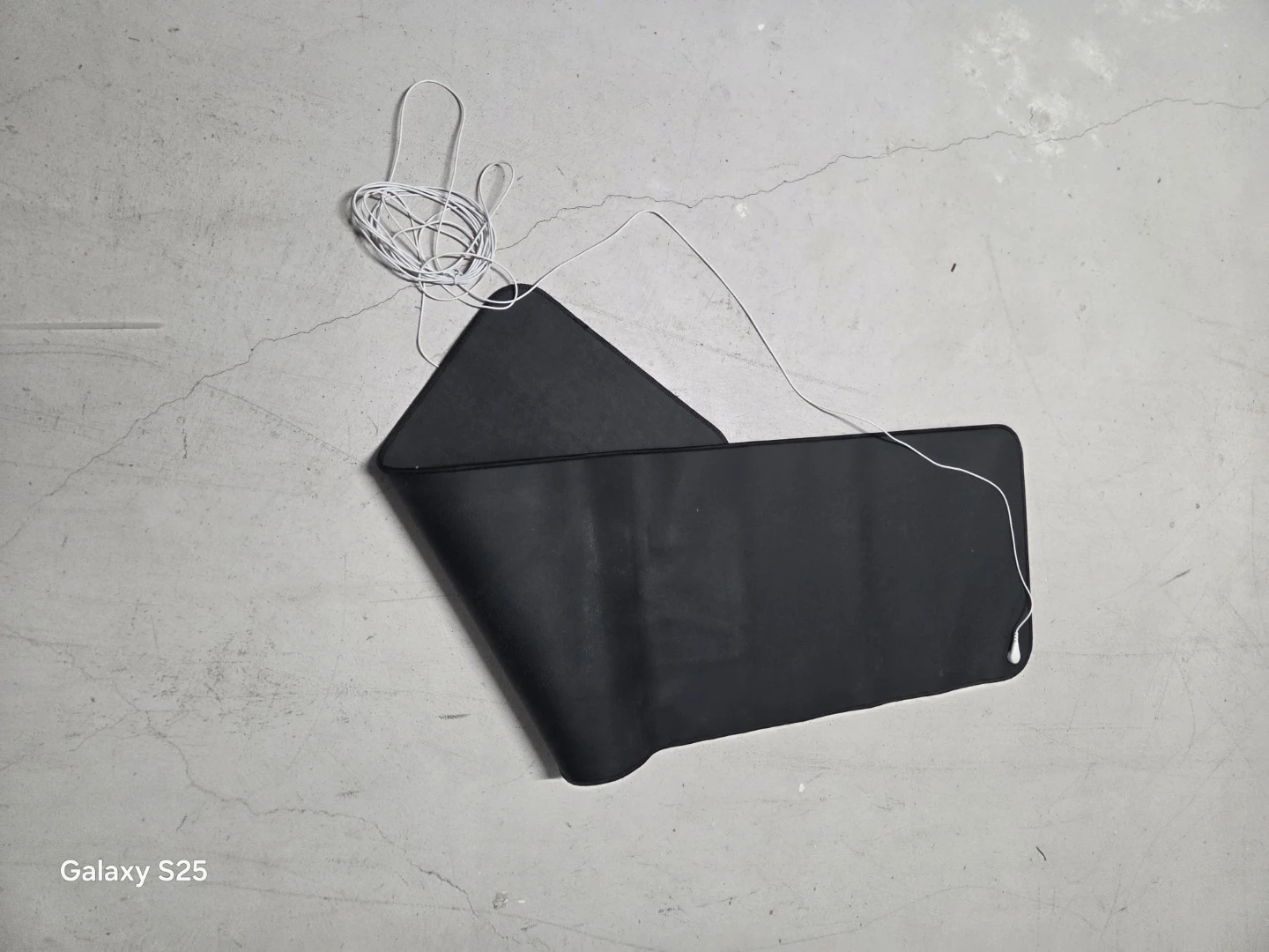 Black mouse pad with cable - photo 5