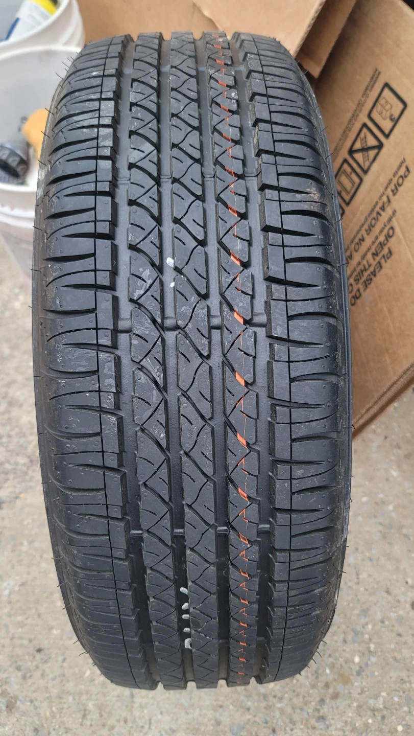 Tire 215 / 60 / 17