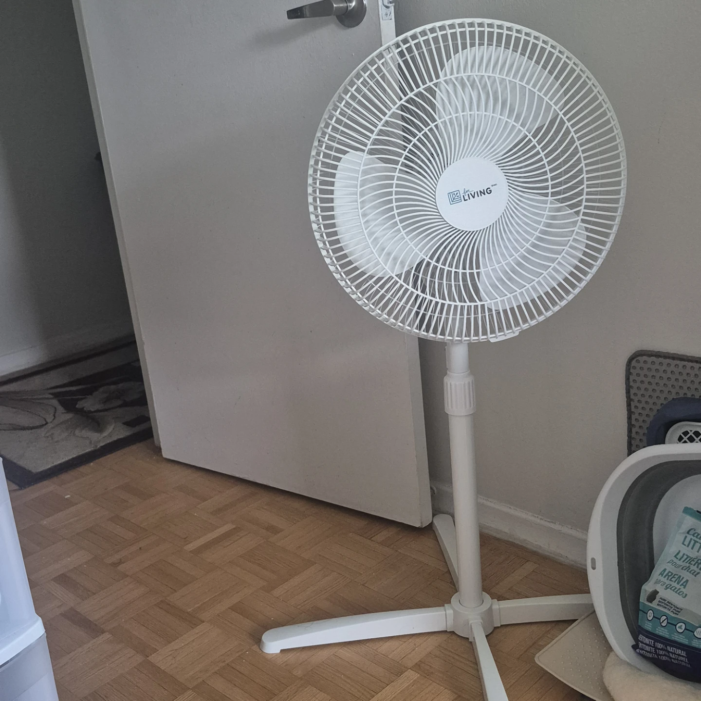 LIVING White Pedestal Fan