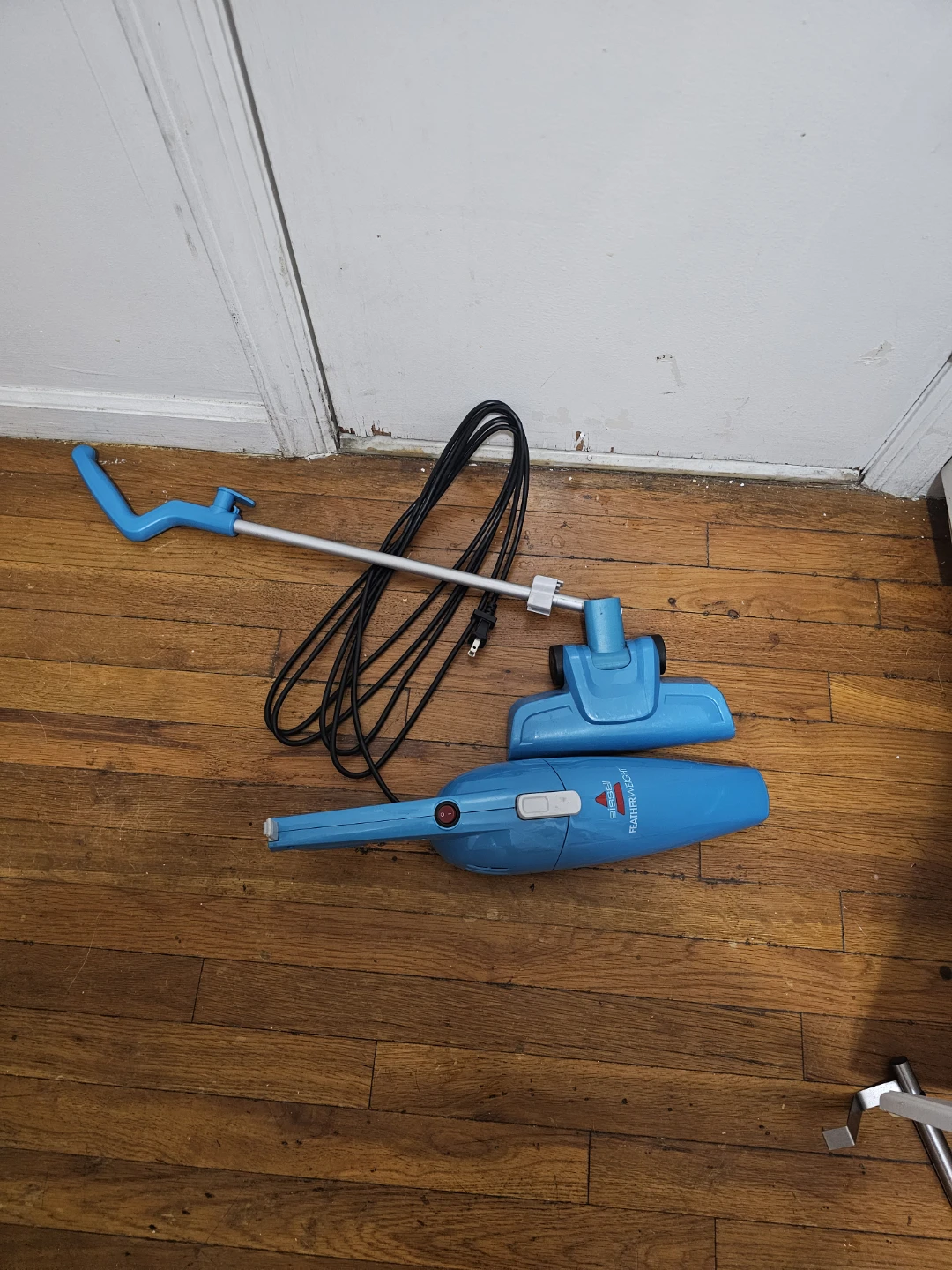2 in 1 Bissell Corded Stick Vacuum Cleaner - photo 2