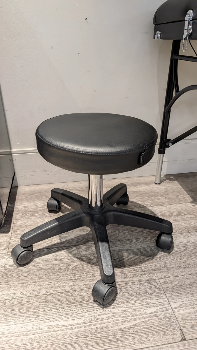 Black Rolling Stool hydraulic