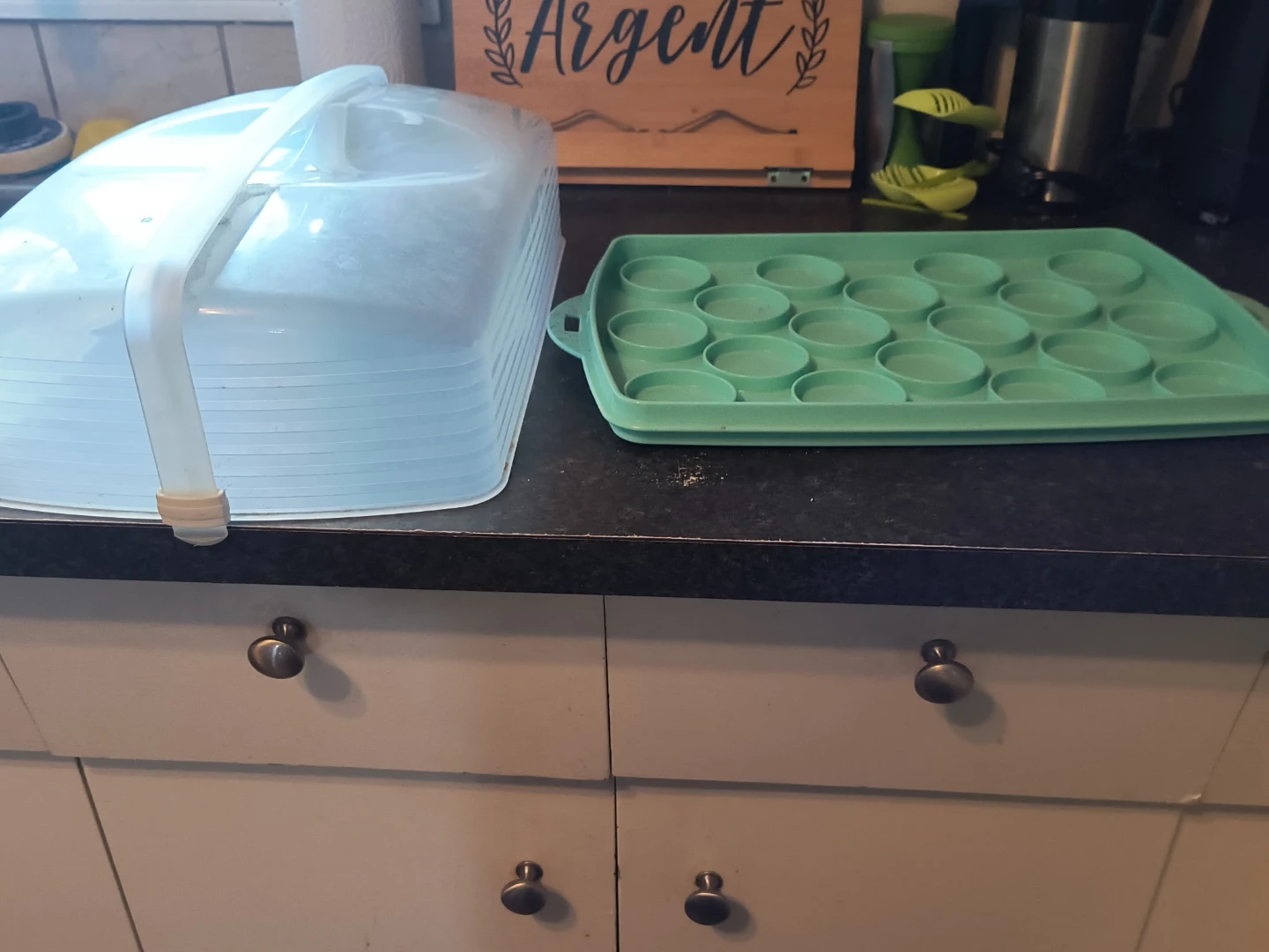 Cupcake holder
