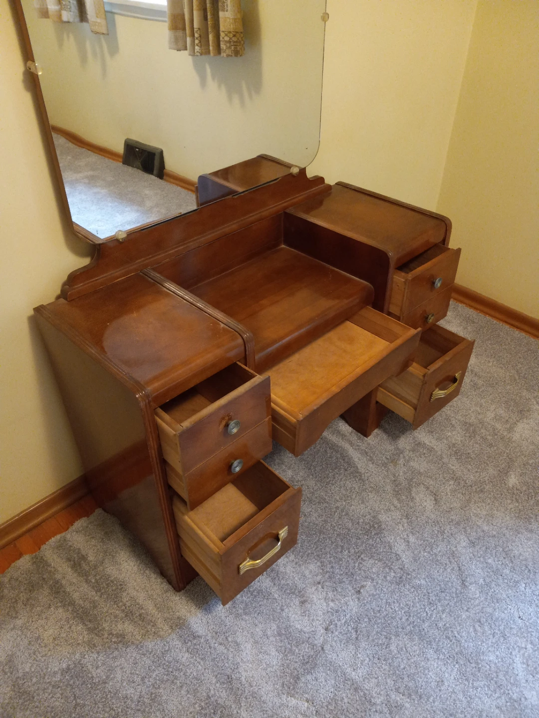 Vintage Vanity Dresser with Mirror - photo 4