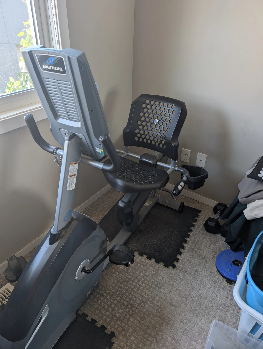 Nautilus R614 Recumbent Exercise Bike - photo 2