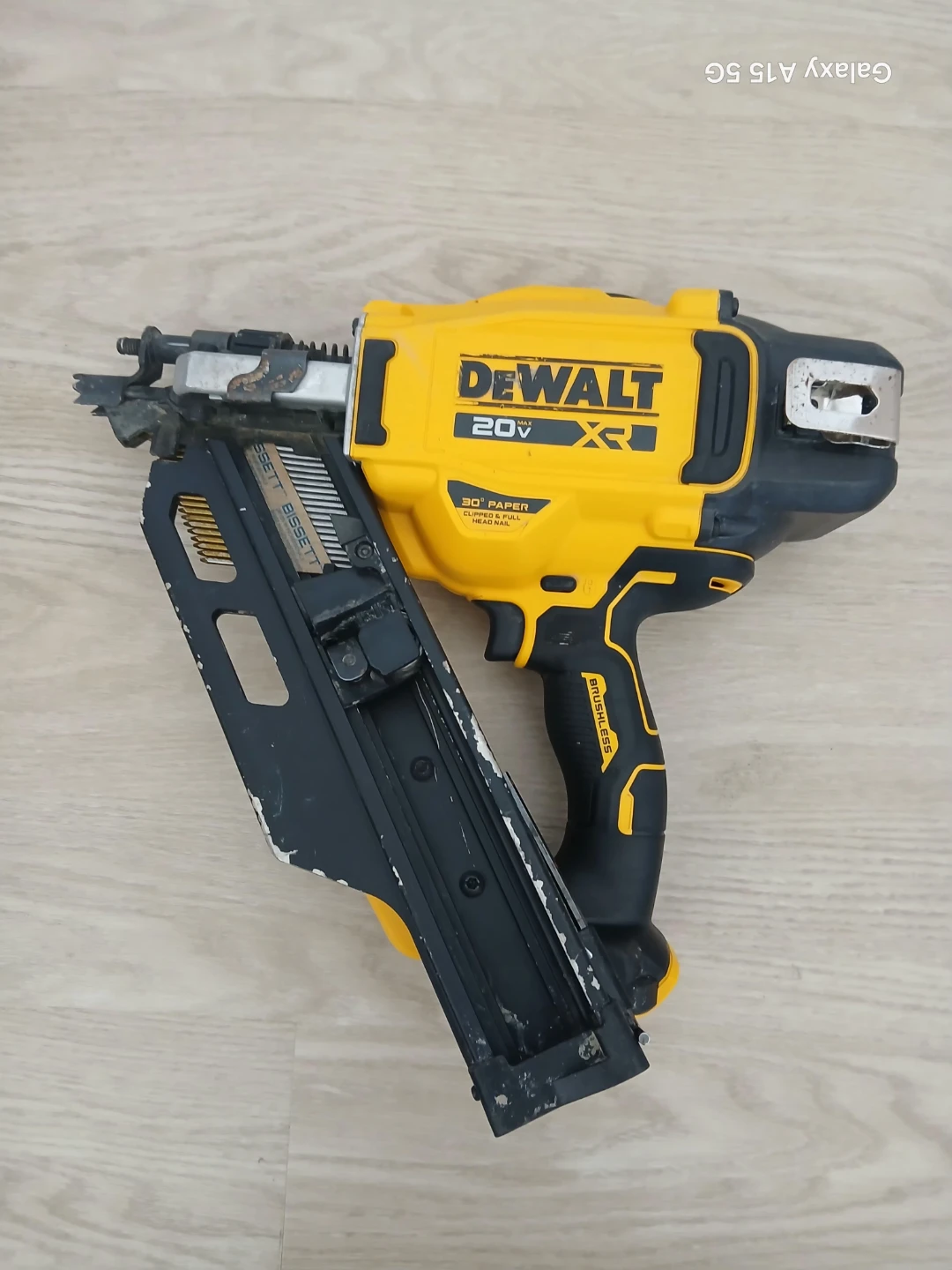 DEWALT 20V XR Cordless Framing Nailer DCN930 - photo 2