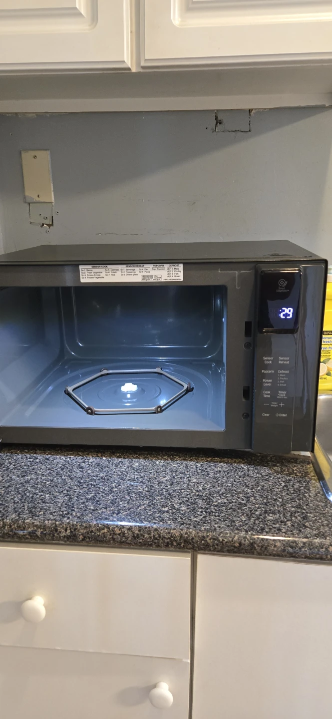 LG Smart Inverter Microwave - photo 2