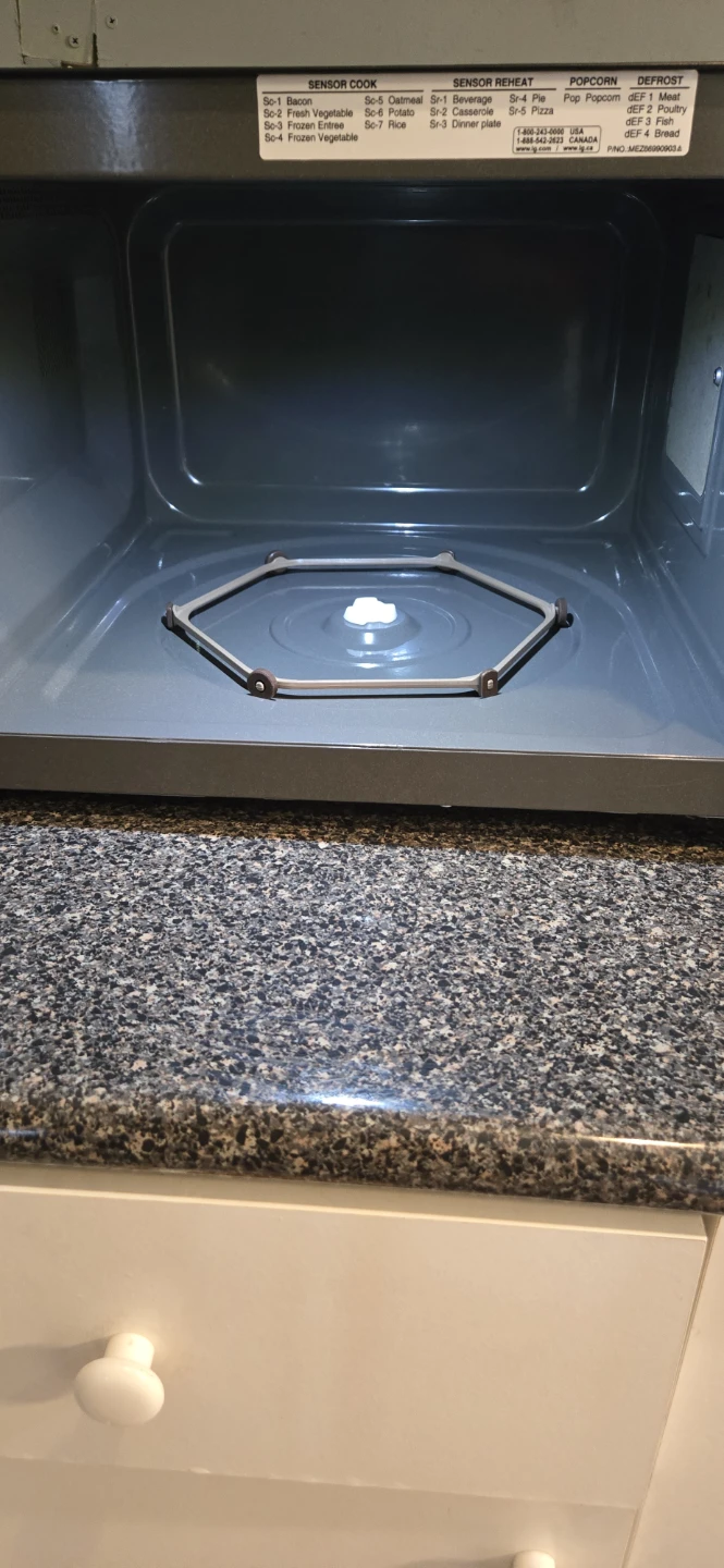 LG Smart Inverter Microwave - photo 4