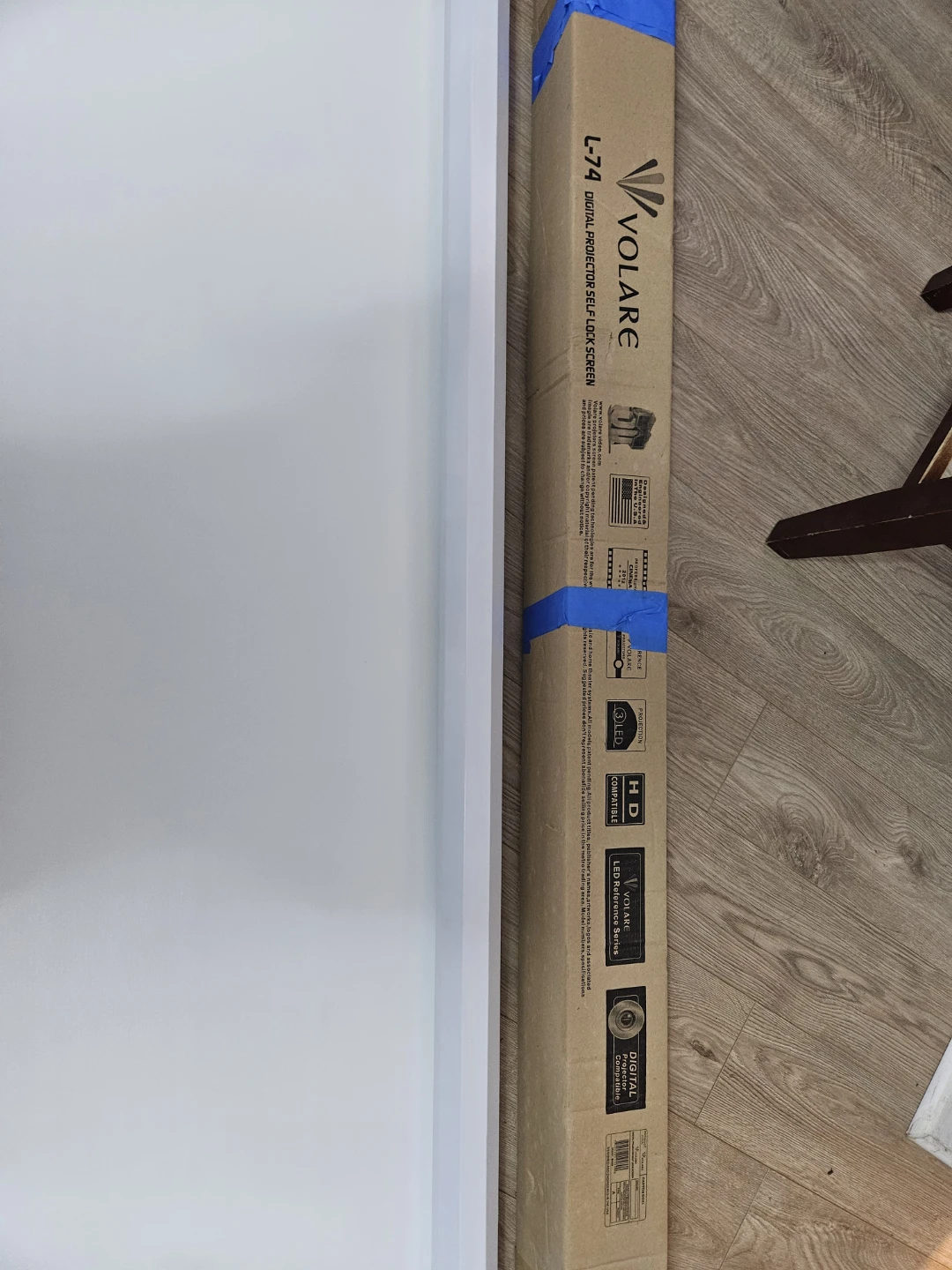 Volare L-74 Digital Projector Screen