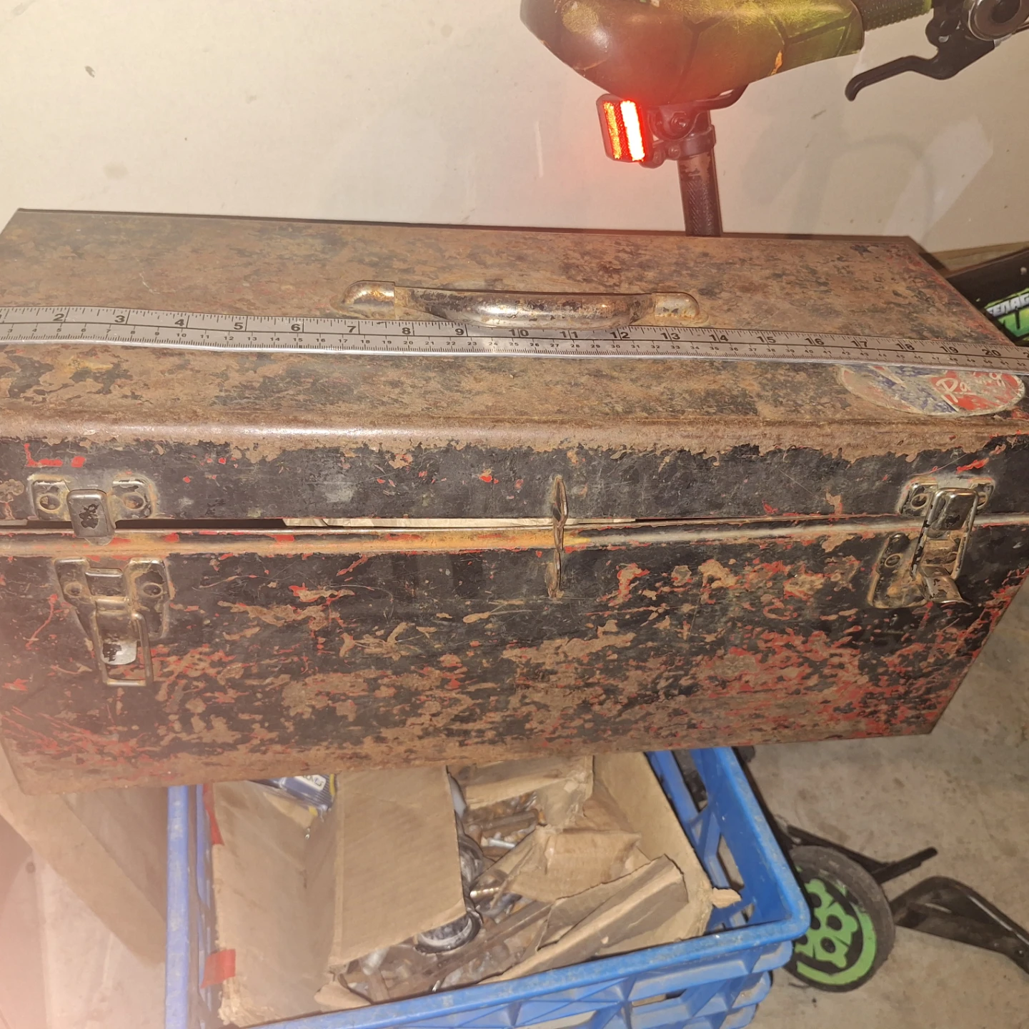 Vintage Metal Toolbox - photo 2