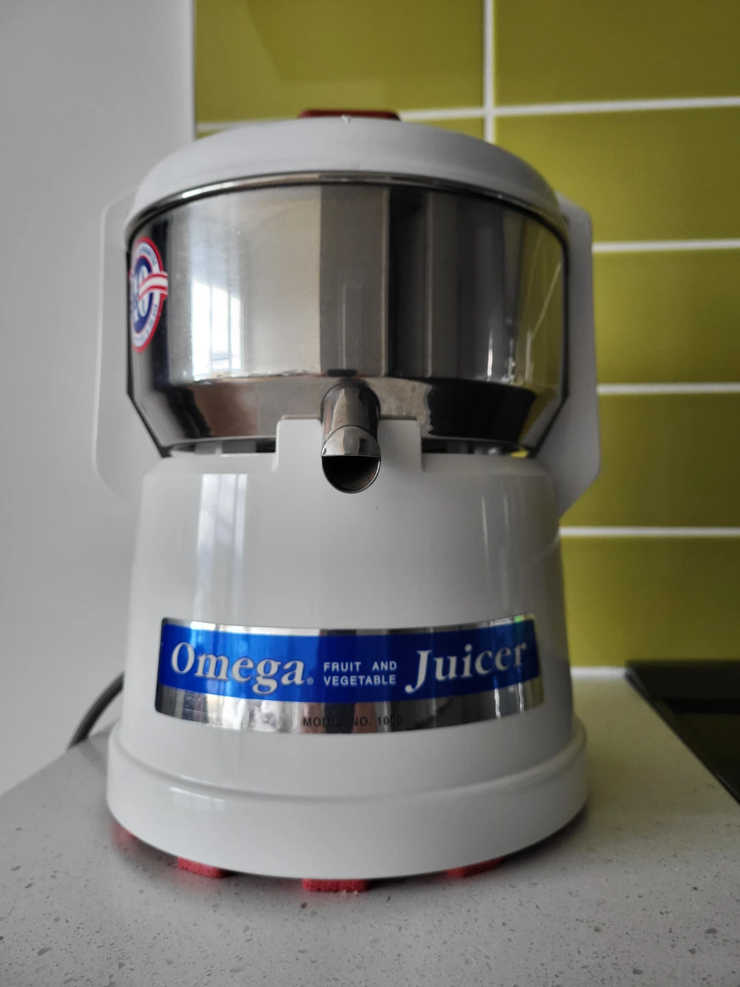 Omega Juicer Model 1000 Fruit and Vegetable