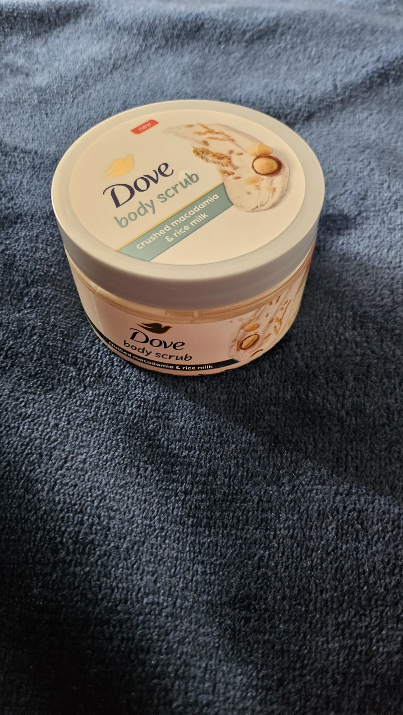 Dove Body Scrub - Crushed Macadamia & Rice Milk travel size ⚽