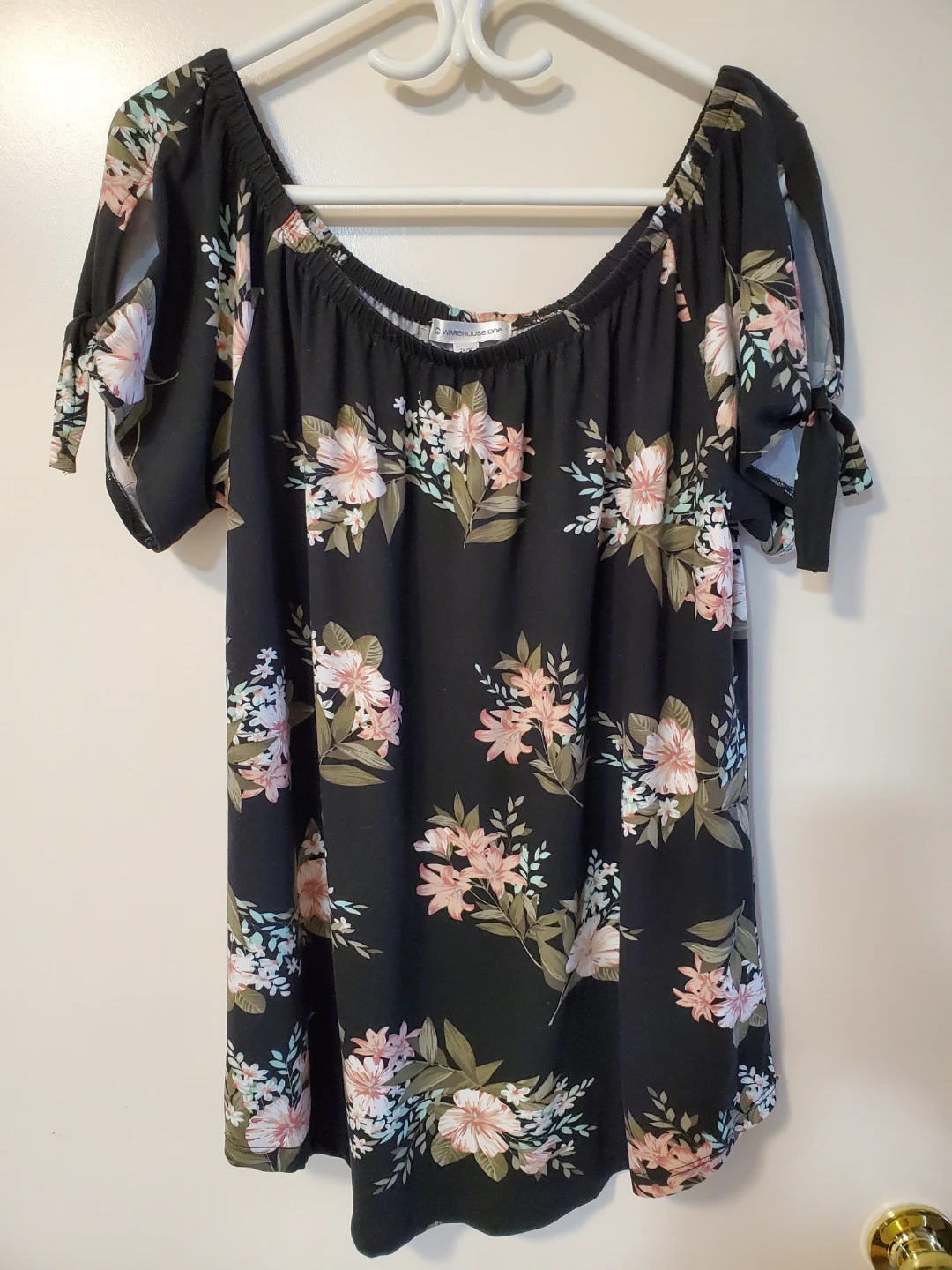 Black floral off shoulder top tie sleeves - 1X ⚽