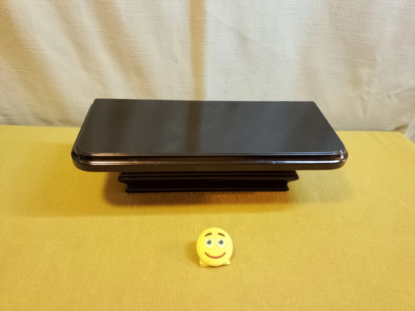 ➡️ Floating Display Shelf