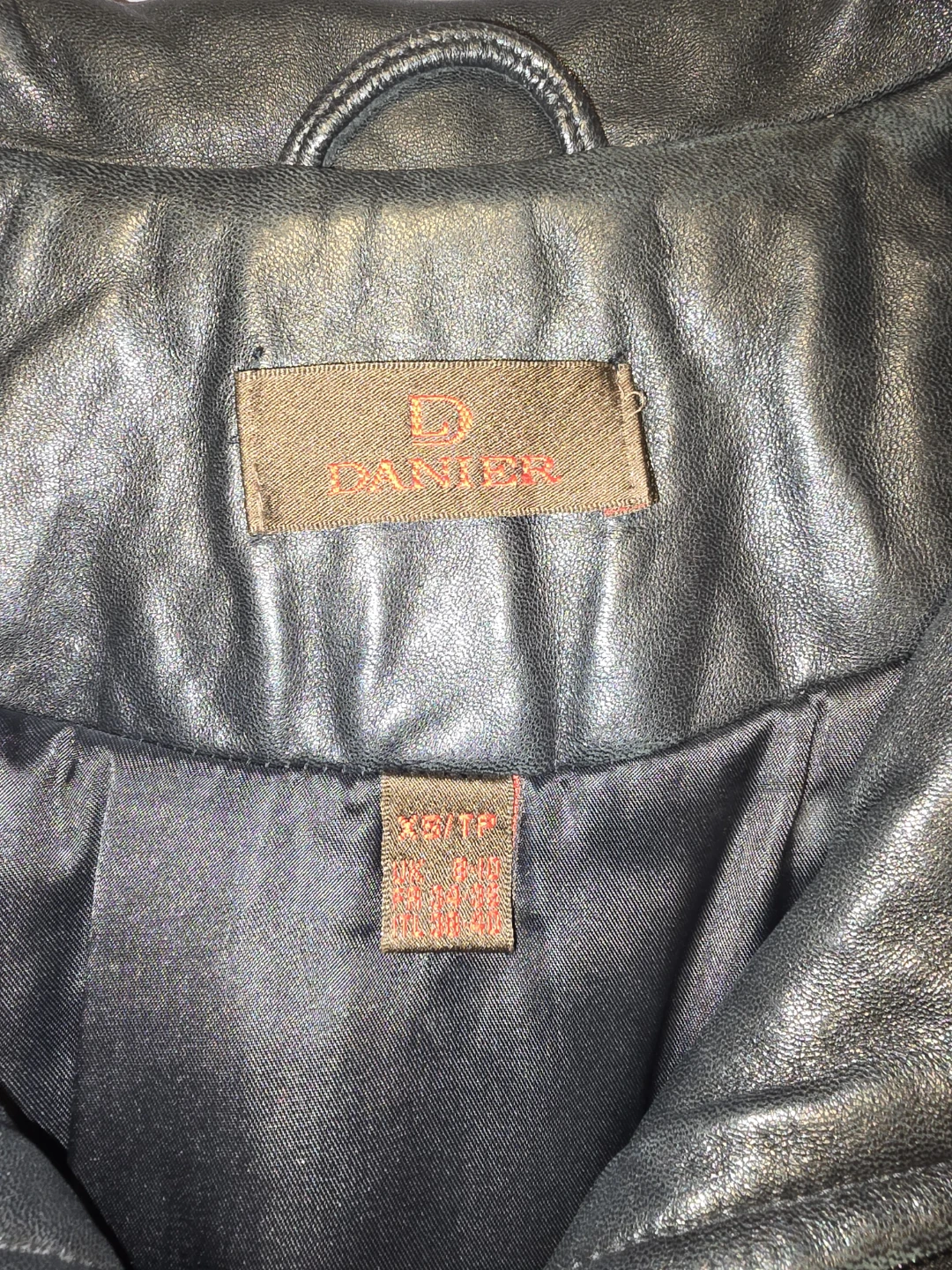 Danier Leather ladies XS genuine leather dress jacket. - photo 2