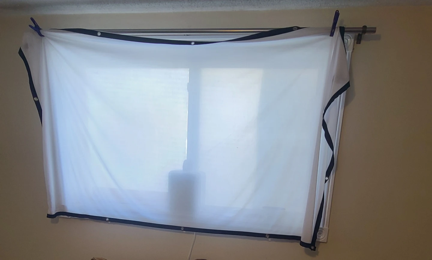 Projector and 100 inch 16:9 Projector Screen - photo 2