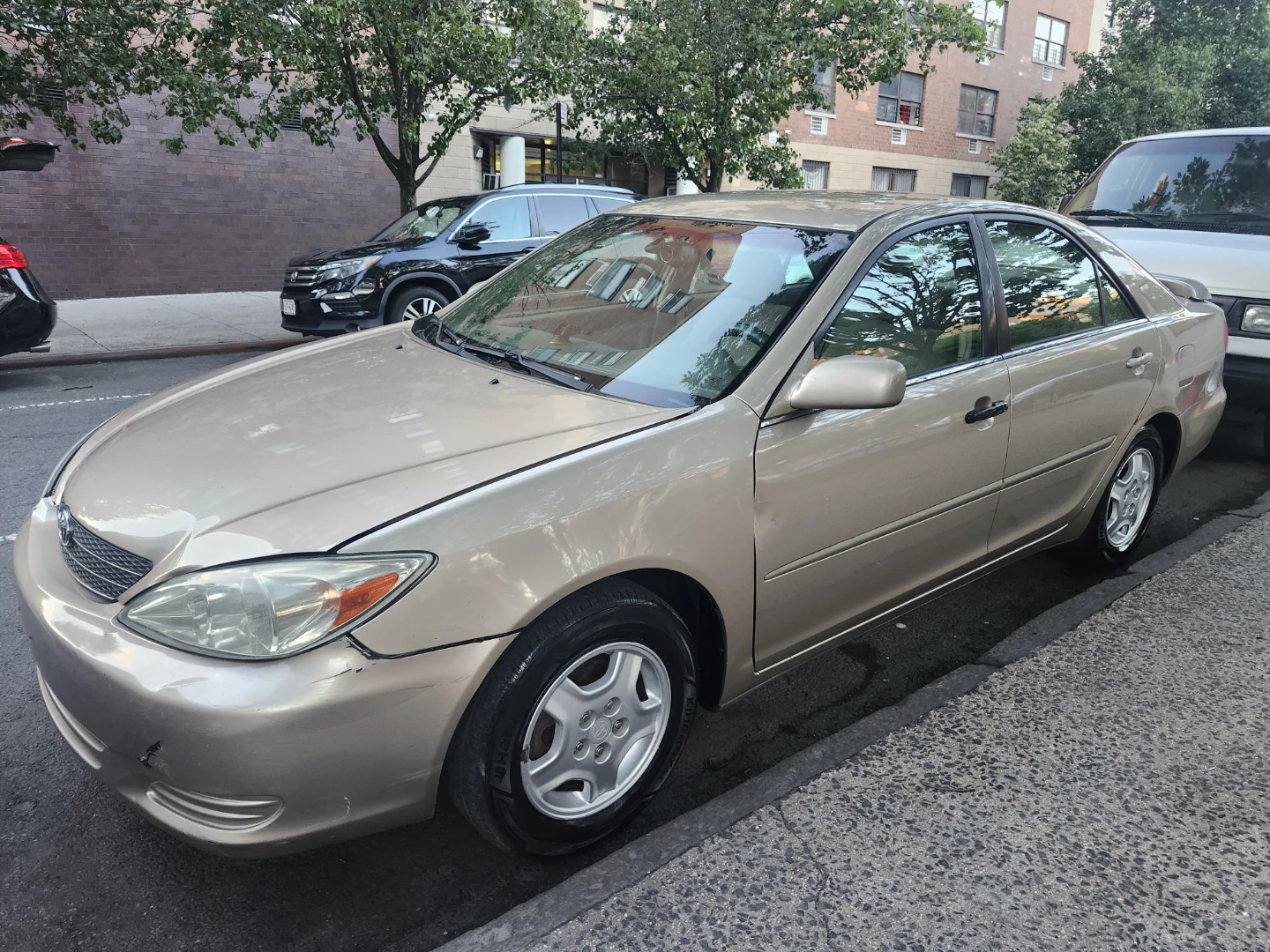 2002 Toyota Camry Sedan LE - photo 3